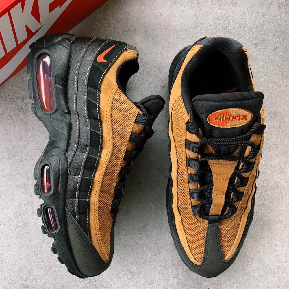 Nike Air Max 95 Essential - Picture 2 of 7